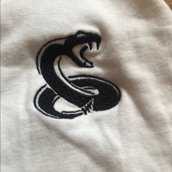 White Crop Top W/ Embroidered Snake - Picture 2 of 4